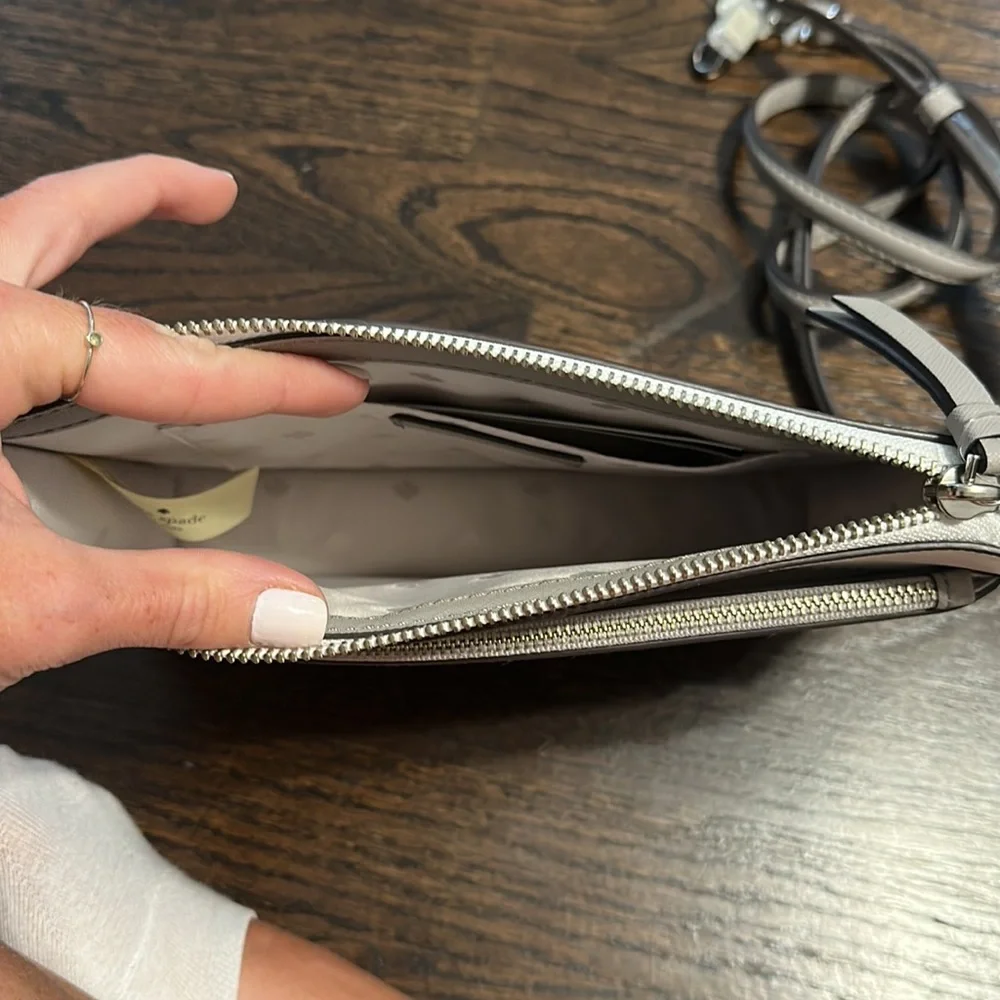 Kate Spade Cross Body 🎉 - Picture 4 of 9